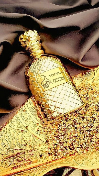 Zenobia by Tomavicci