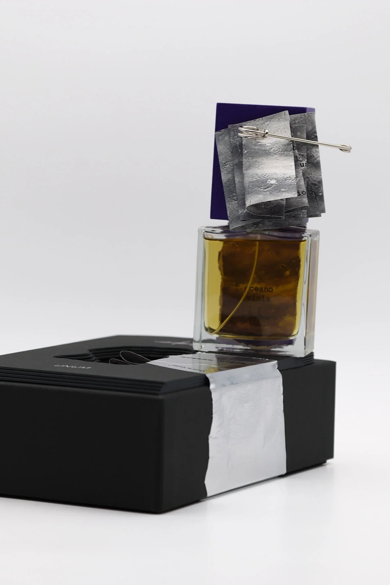 Unum Oceania Viola by Filippo Sorcinelli